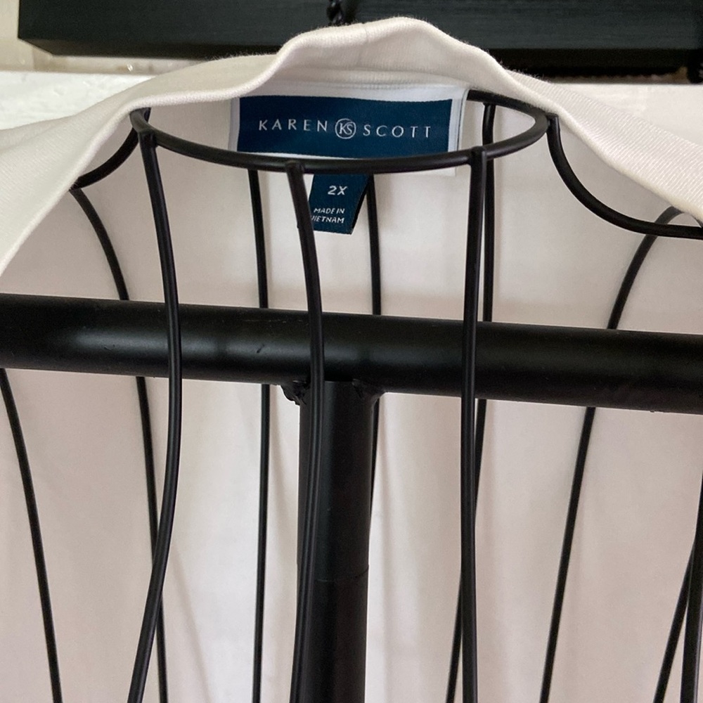 Karen Scott 2xl white no button jacket.